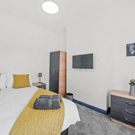 Modern Equipped 4 Bedroom House In Central Stoke-Free Parking Экстерьер фото