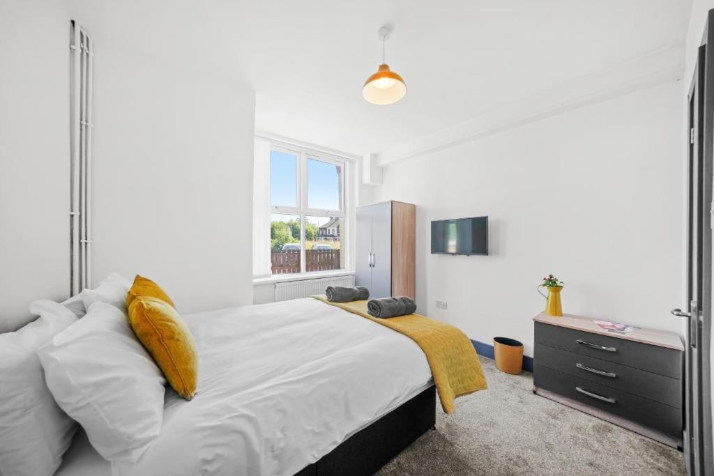 Modern Equipped 4 Bedroom House In Central Stoke-Free Parking Экстерьер фото