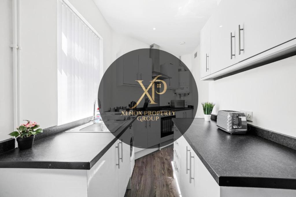 Modern Equipped 4 Bedroom House In Central Stoke-Free Parking Экстерьер фото